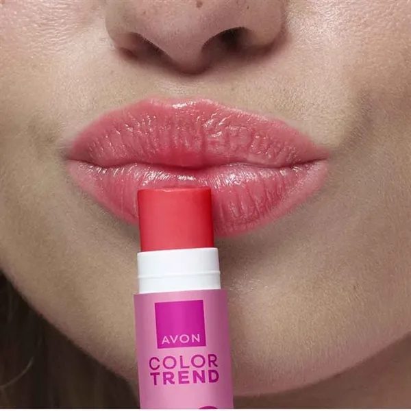 Balsam do ust „Apetyczne nawilżenie” Color Trend Truskawka 4 g AVON
