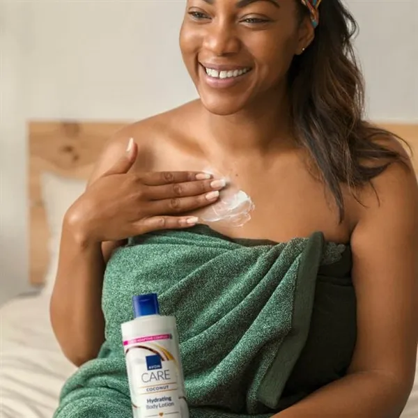 Kokosowy nawilżający balsam do ciała Avon Care 400 ml – zdjęcie 3