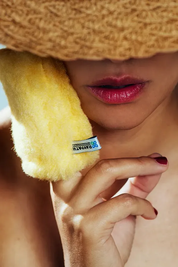 Żółty Face Cleaner Raypath używany na skórze twarzy
