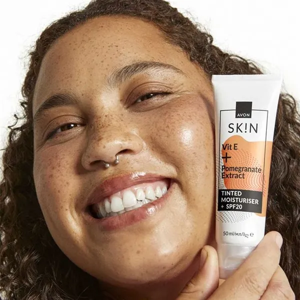 Krem koloryzujący SPF 20 50 ml AVON – zdjęcie 3