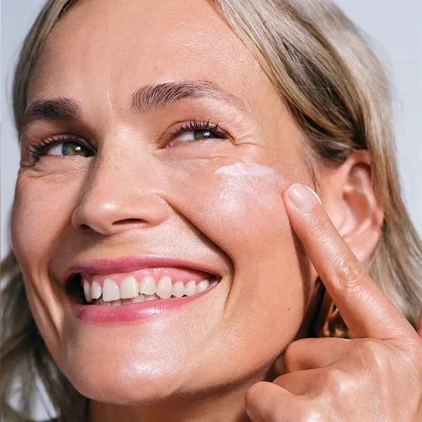 Odmładzająco-wzmacniający krem z Protinolem™ Anew 50 ml AVON – zdjęcie 2