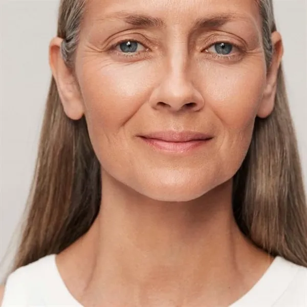 Podkład-serum z Protinolem™ Anew 310N Medium Beige 30 ml AVON – zdjęcie 3