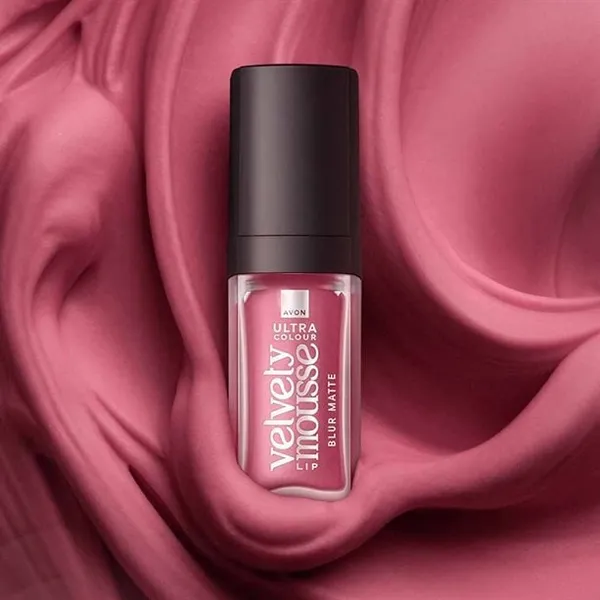 Pomadka do ust w płynie „Aksamitny mus” Ultra Colour Cocoa Cloud 7 ml AVON – zdjęcie 5