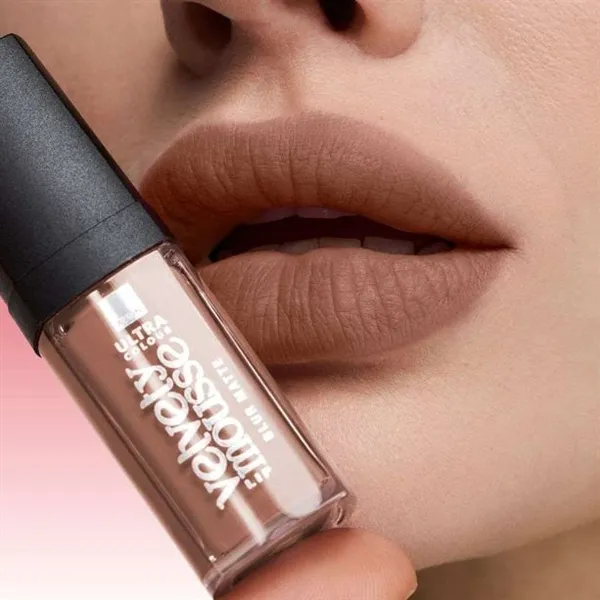 Pomadka do ust w płynie „Aksamitny mus” Ultra Colour Cocoa Cloud 7 ml AVON – zdjęcie 6