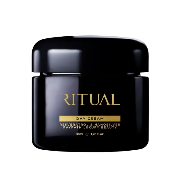Ritual Day Cream Raypath 50 ml w czarnym słoiczku na białym tle