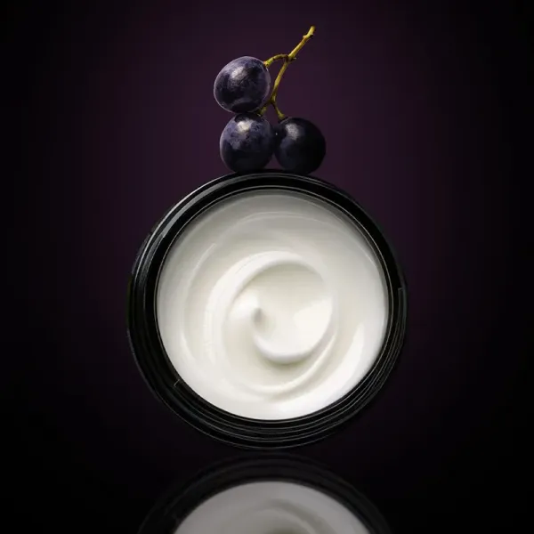 Otwarty słoiczek Ritual Night Cream Raypath z widoczną konsystencją kremu