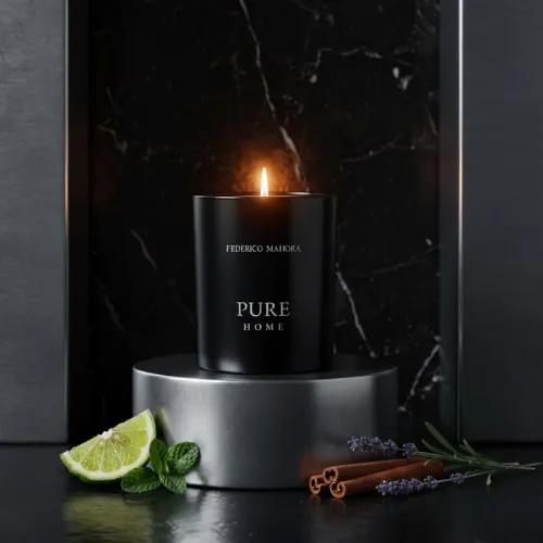 Świeca zapachowa Home Ritual 52 150 g PURE FM WORLD – zdjęcie aranżacyjne